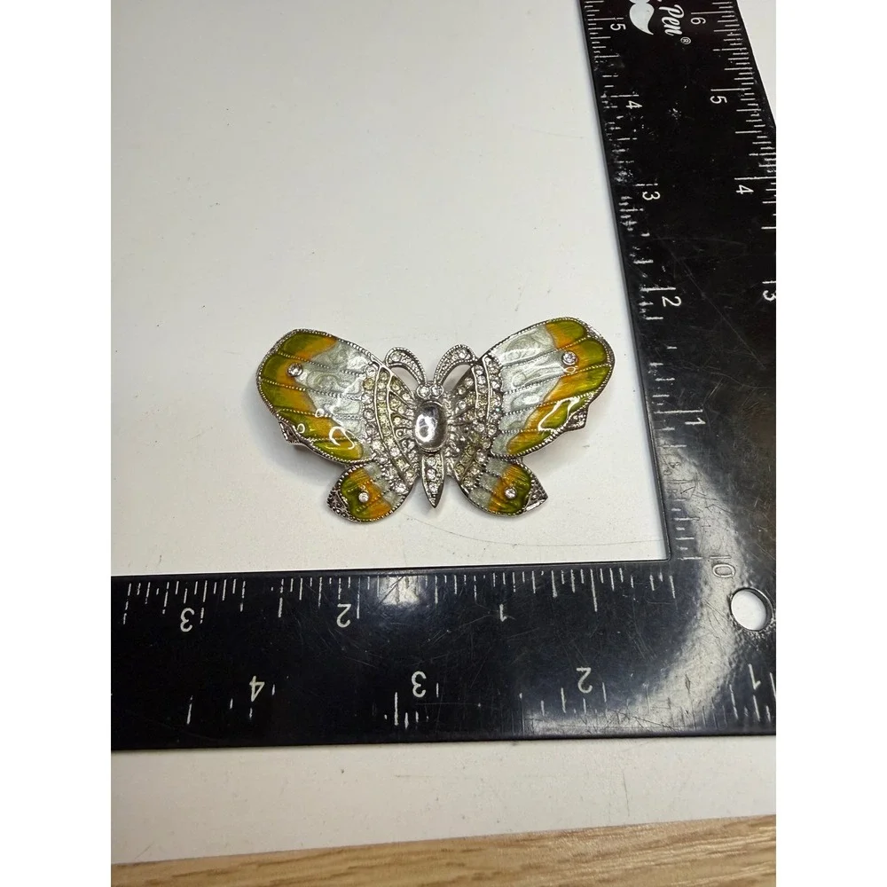 N/A butterfly brooch